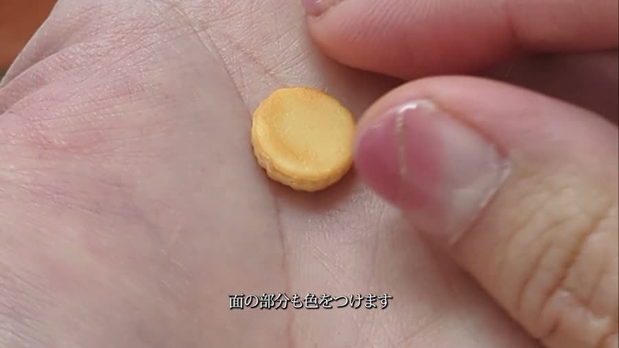 焼き色をつけたタルト